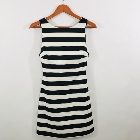 ALICE + OLIVIA Lenora Sleeveless Dress - Picture 3 of 8